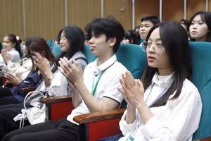 Sinh viên Học viện Nông nghiệp Việt nam được nhận học bổng.