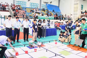 Các đội bước vào các trận đấu.