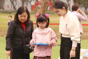 Phụ huynh và học sinh trải nghiệm với STEM – Robotics – trí tuệ nhân tạo tại Công viên Thống Nhất (Hà Nội) - ngày 31/1.