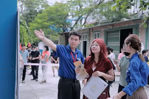 Thí sinh dự thi năng khiếu vào Trường Đại học Sư phạm Nghệ thuật Trung ương.