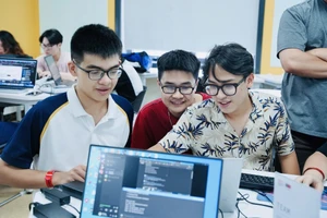 Sinh viên tìm hiểu kiến thức thông qua công cụ AI. Ảnh minh họa/internet.