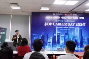 Ông Nguyễn Bảo Long chia bật mí kỹ năng viết CV với sinh viên Viện Đào tạo quốc tế (Học viện Tài chính).