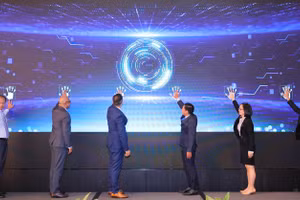 Trong khuôn khổ của Hội nghị, các đại biểu bấm nút chính thức ra mắt Bản dịch Tiếng Việt Chương trình Đào tạo Kế toán Nền tảng của ACCA.