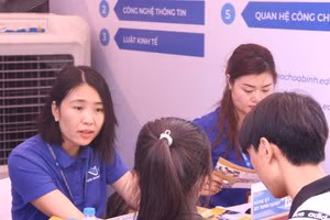 Ngày hội tư vấn tuyển sinh, hướng nghiệp.