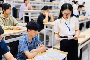 Thí sinh tham dự Kỳ thi đánh giá năng lực (SPT) 2025 của Trường ĐH Sư phạm Hà Nội. Ảnh: Internet.