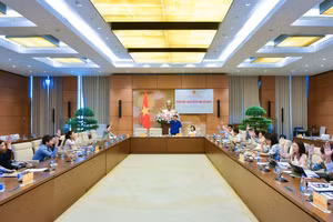 Toàn cảnh Phiên họp.