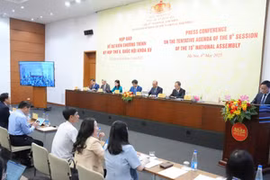 Quang cảnh buổi họp báo.