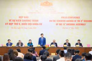 Tổng Thư ký Quốc hội, Chủ nhiệm Văn phòng Quốc hội Lê Quang Tùng chủ trì họp báo.