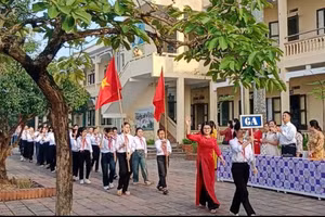 Cô - trò Trường THCS Thanh Hồng (Thanh Hà, Hải Dương).