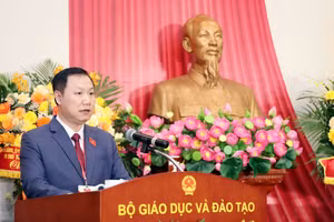 Ông Nguyễn Tiến Thảo – Bí thư Chi bộ, Vụ trưởng Vụ Giáo dục đại học (Bộ GD&ĐT) tham luận tại Đại hội. Ảnh: Trần Hiệp.