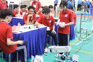 Cuộc thi HNUE - sáng tạo Robot năm 2025 do Trường Đại học Sư phạm Hà Nội tổ chức thu hút nhiều nữ sinh tham gia.
