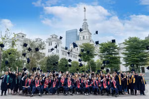 Những sinh viên đầu tiên của VinUni trong ngày nhận bằng tốt nghiệp.