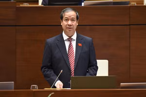 Bộ trưởng Bộ GD&ĐT Nguyễn Kim Sơn tiếp tục đăng đàn trả lời chất vấn của các đại biểu Quốc hội - sáng 20/6.