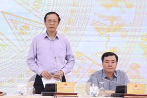 Thứ trưởng Bộ GD&ĐT Phạm Ngọc Thưởng trao đổi tại buổi họp báo Chính phủ thường kỳ tháng 6/2025 (chiều 3/7). Ảnh: Quang Thương.