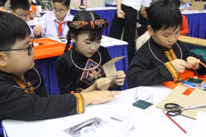 Thí sinh thiết kế các mô hình theo đề bài của Ban tổ chức.