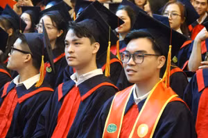 Tân bác sĩ, dược sĩ Trường ĐH Kinh doanh và Công nghệ Hà Nội. Ảnh minh họa.