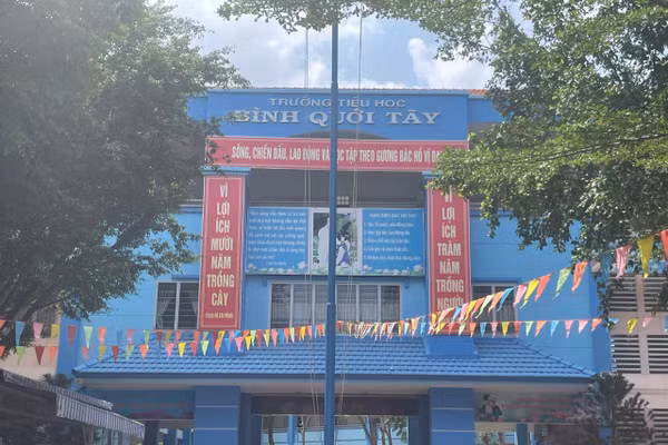 Trường Tiểu học Bình Quới Tây, nơi xảy ra sự việc. Ảnh: Hà An.