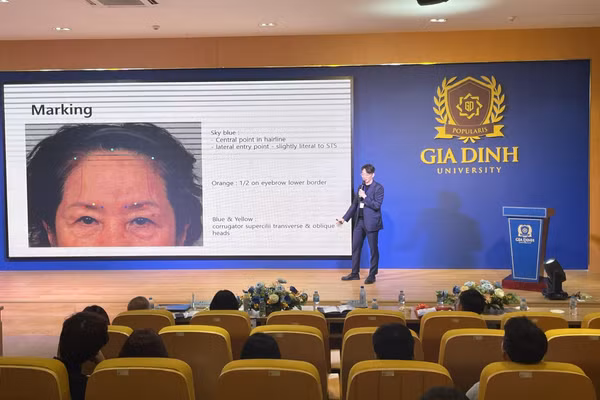 ThS.BS Kyu Hwa Jung đến từ Hàn Quốc chia sẻ tại hội thảo. Ảnh: Hà An.