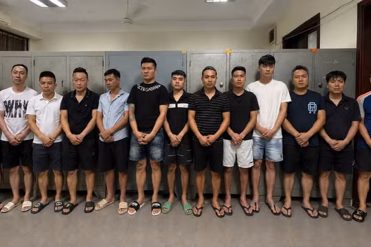 Các đối tượng bị bắt giữ tại cơ quan công an.