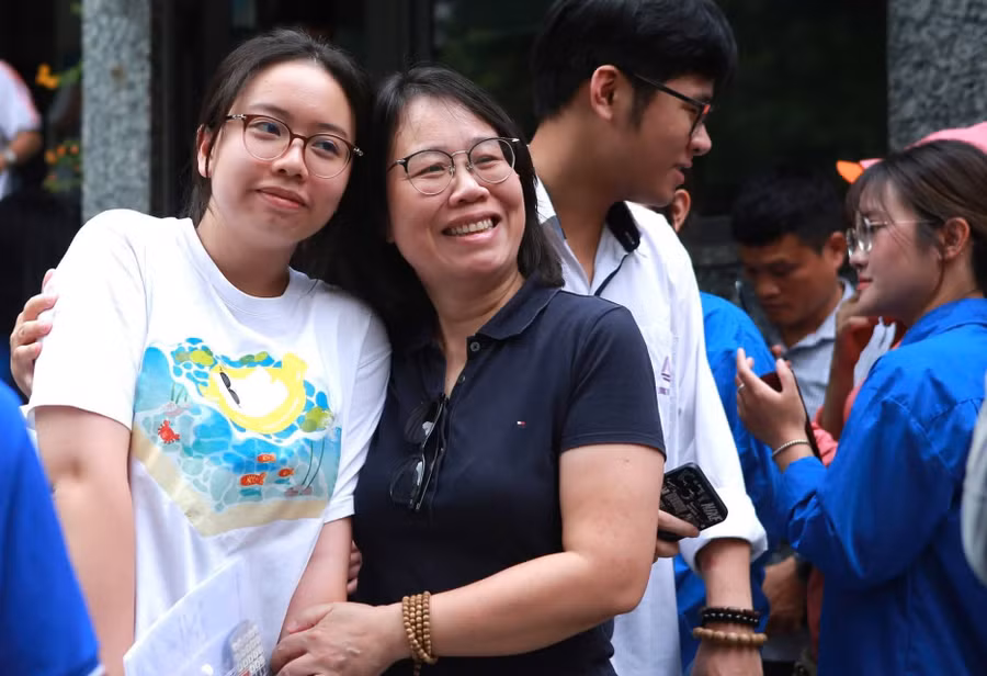 Để bình tĩnh vượt qua “cơn lốc” xét tuyển 2025 đầy biến động, việc nắm vững thông tin và có chiến lược thông minh là vô cùng cần thiết. Ảnh: Xuân Phú