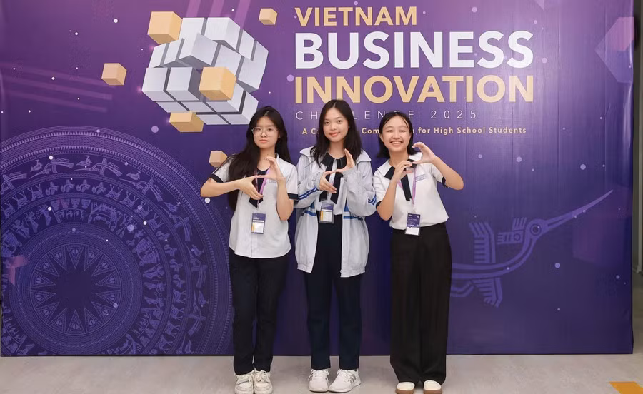 Nhóm nữ sinh Trường THPT chuyên Nguyễn Du (Đắk Lắk). Ảnh: ND