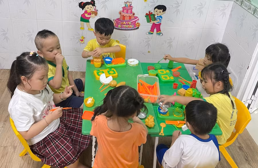 Trẻ em học tại Trường Mầm non Ngôi Sao Sáng (TP Thủ Đức, TPHCM). Ảnh: Hồ Phúc 