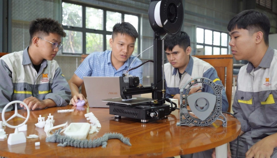 Sinh viên Trường Đại học Công nghệ Miền Đông tại một buổi thực hành. Ảnh: MIT.Uni
