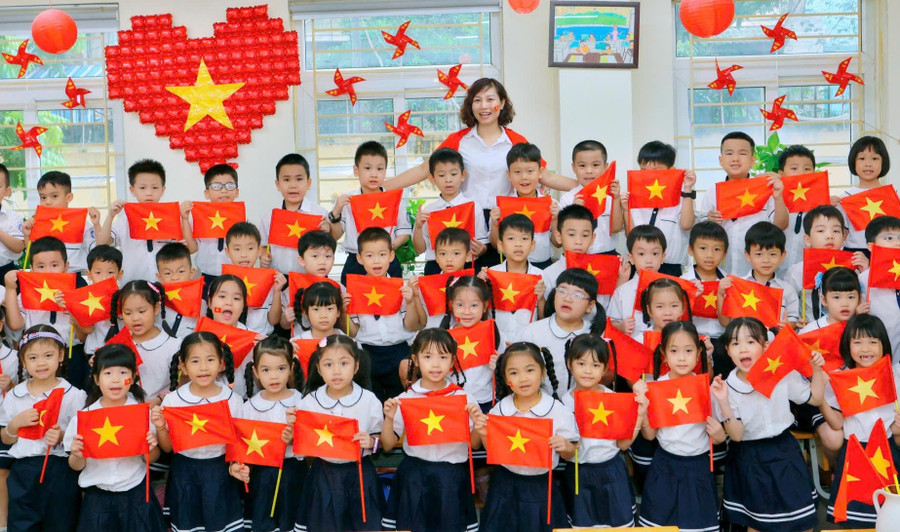 Cô trò Trường Tiểu học Dịch Vọng B (Hà Nội) trong ngày tựu trường năm học 2025 - 2026: Ảnh minh họa: INT