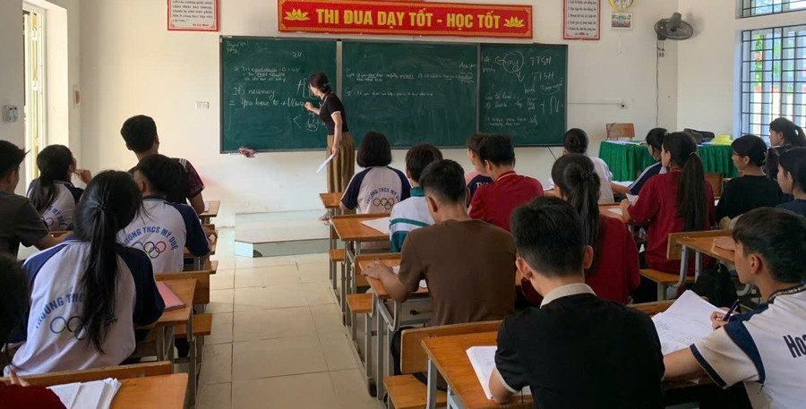 Thầy trò Trường THCS Mỹ Duệ (Cẩm Xuyên, Hà Tĩnh) ôn tập cho Kỳ thi tuyển sinh vào lớp 10 THPT. tuyen-sinh-vao-lop-10-thpt-1.jpg