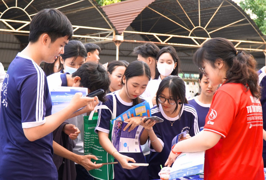 Học sinh tham gia Ngày hội Tư vấn tuyển sinh - Hướng nghiệp năm 2025 tại TPHCM. Ảnh: Lê Nam du-hoc-nghe-2.jpg