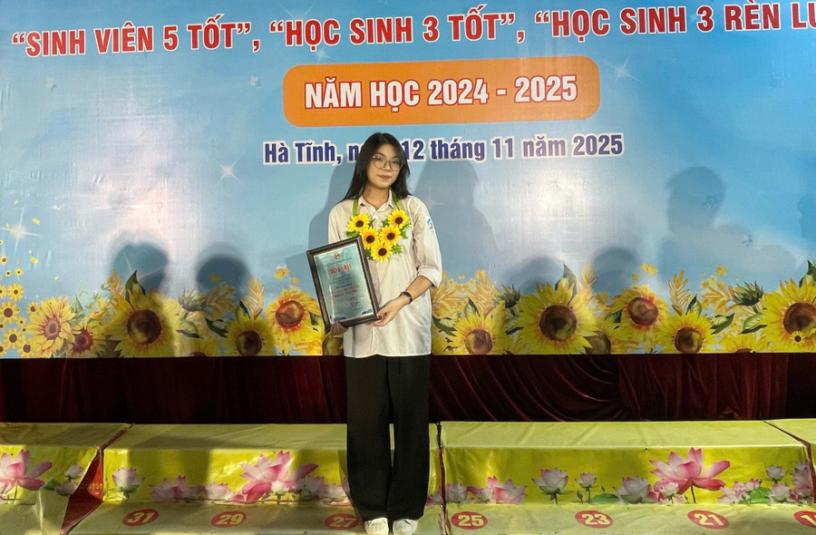 Em Ngô Bảo Châu - Học sinh lớp 11A11, Trường THPT Kỳ Anh (Hà Tĩnh).