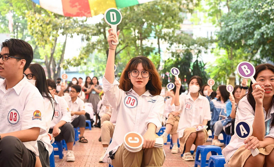 Hoạt động ngoại khóa thi tìm hiểu kiến thức pháp luật dành cho học sinh THPT. Ảnh: Trường THPT Nguyễn Bỉnh Khiêm (Hà Nội)