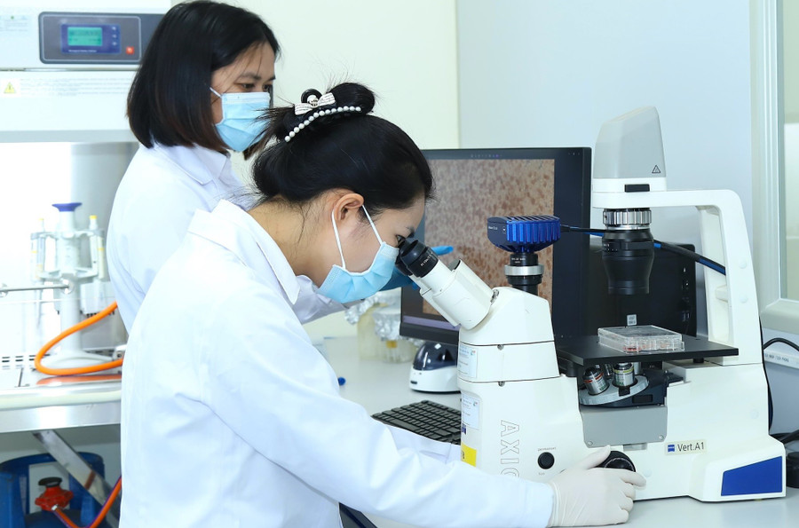 Một hoạt động nghiên cứu khoa học của cán bộ, giảng viên Học viện Nông nghiệp Việt Nam. Ảnh: NTCC