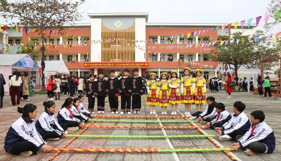 Học sinh Trường THCS Đinh Tiên Hoàng (Hoa Lư, Ninh Bình) tham gia hoạt động ngoại khóa.