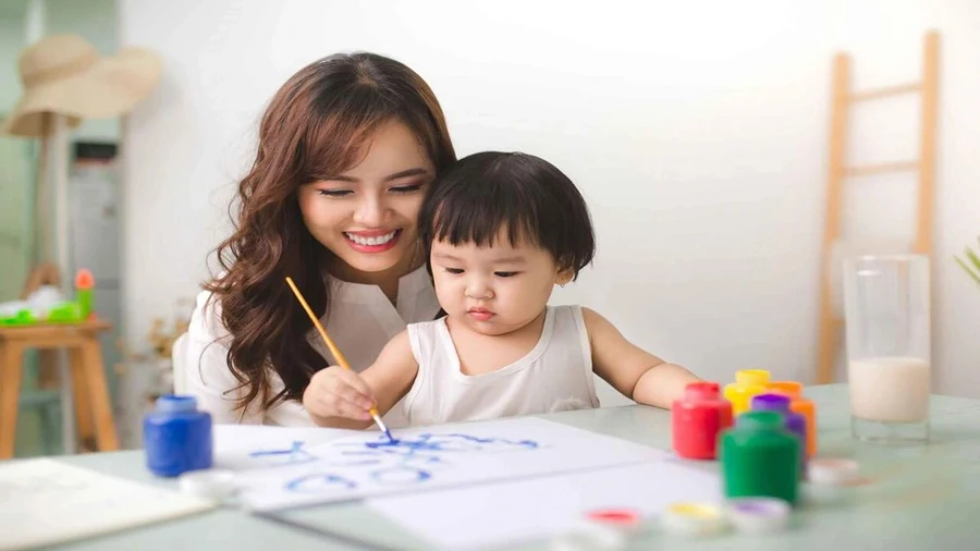 Lúc nhỏ tuổi, các bé thường chưa có khả năng diễn đạt gãy gọn. Ảnh minh họa.