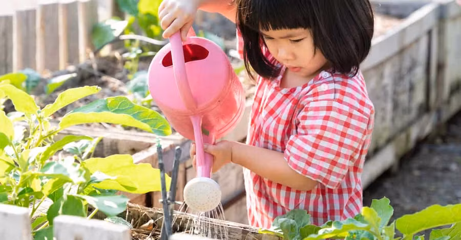 Dạy trẻ bảo vệ môi trường có ý nghĩa đặc biệt quan trọng. Ảnh minh họa: ITN.