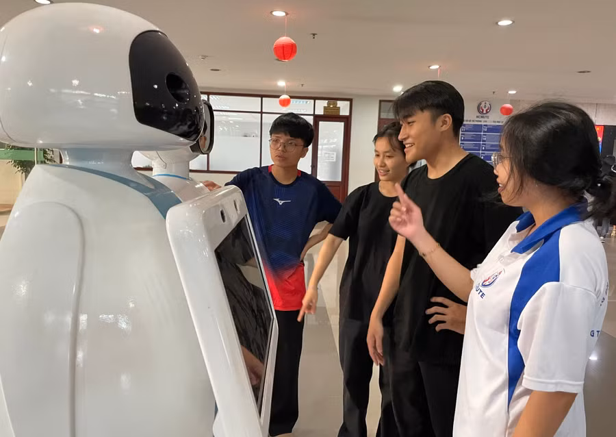 Sinh viên Trường Đại học Việt Đức trong một cuộc thi về học thuật. Ảnh: Hà An