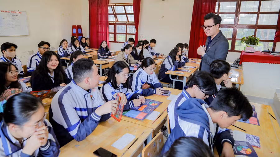 Học sinh Lâm Đồng tham gia chương trình VanLang Unitour 2025 của Trường Đại học Văn Lang. Ảnh: VLU