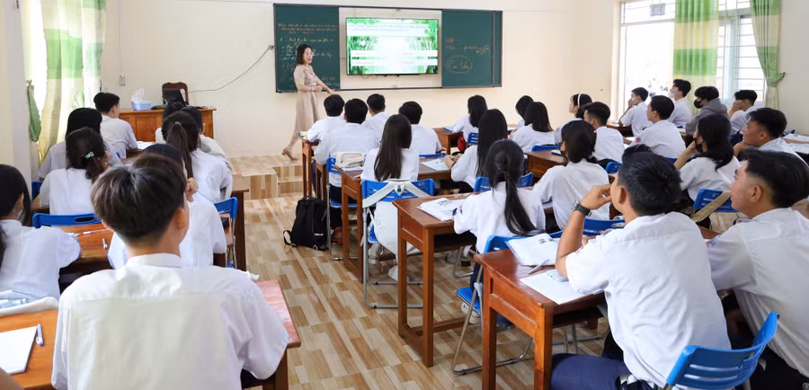 100% giáo viên Trường THPT Cái Nước (Cà Mau) có thể ứng dụng CNTT trong giảng dạy. Ảnh: QM