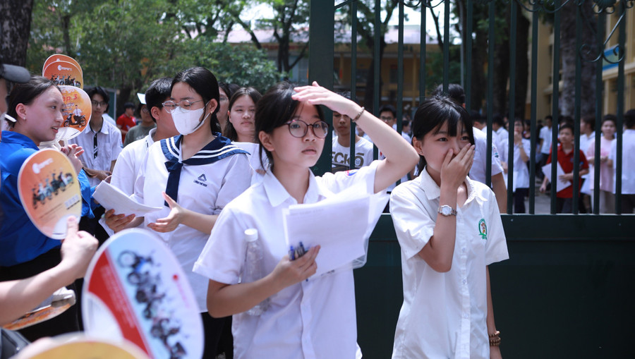 Thí sinh tham dự Kỳ thi tuyển sinh vào lớp 10 THPT tại Hà Nội năm 2025. Ảnh: Đình Tuệ 