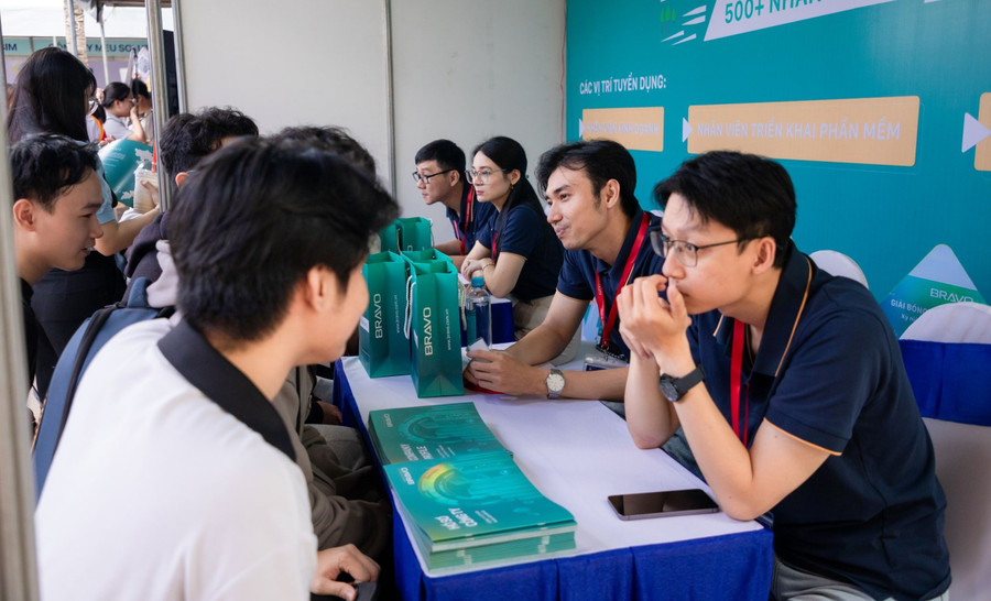 Chương trình tư vấn hướng nghiệp do Trường Đại học Quốc tế Sài Gòn tổ chức. Ảnh: NTCC