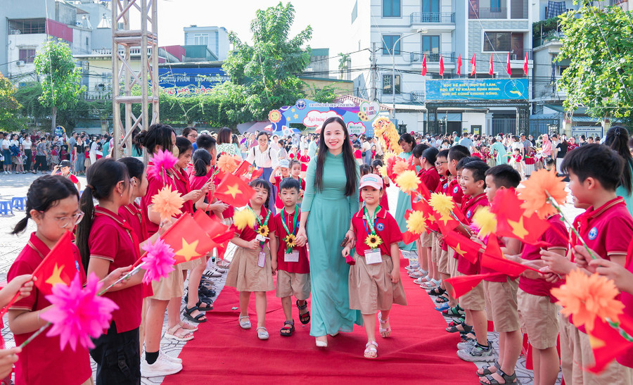 Trường Tiểu học Vĩnh Hưng (Hà Nội) đón học sinh lớp 1.