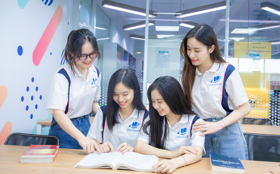 Sinh viên Trường Đại học Mở TPHCM. Ảnh: ITN