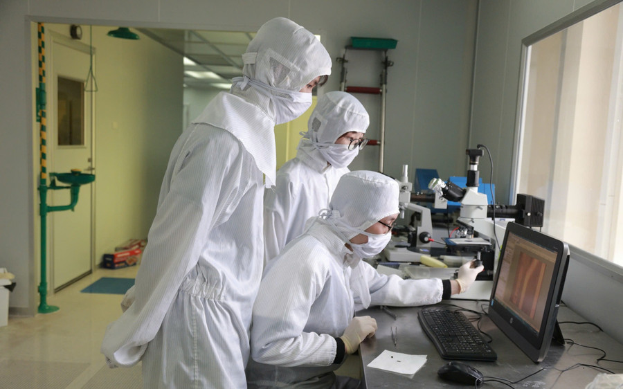 Một giờ học thí nghiệm của sinh viên Trường Đại học Khoa học Tự nhiên (Đại học Quốc gia Hà Nội). Ảnh: NTCC
