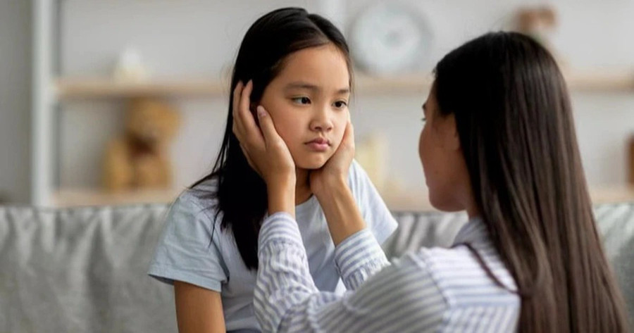 Thay vì cấm con trải nghiệm, chi bằng dám để con sai và âm thầm quan sát để hỗ trợ. Ảnh minh họa: ITN