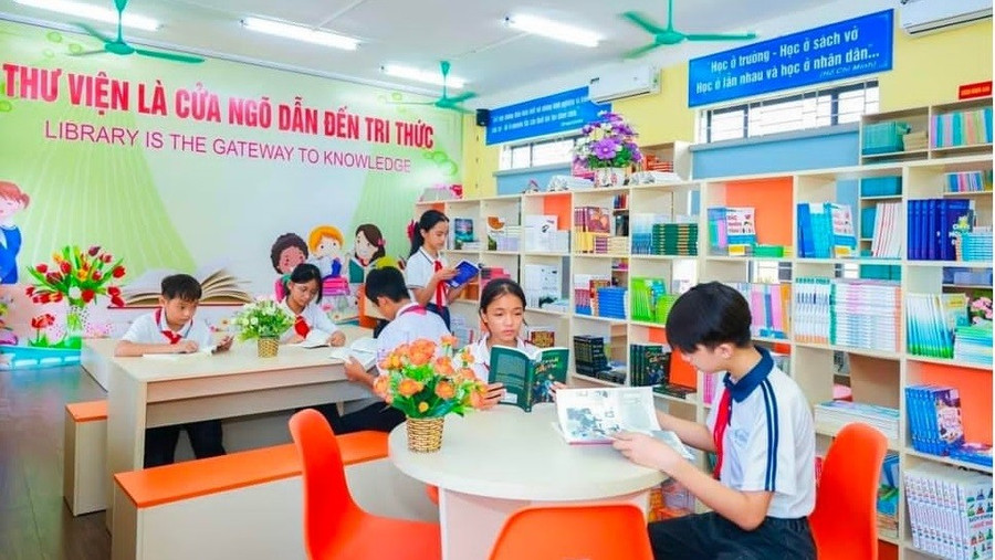 Học sinh Trường THCS Bắc Bình (Thái Hòa, Phú Thọ) đọc sách tại thư viện nhà trường. Ảnh: Hà Hậu