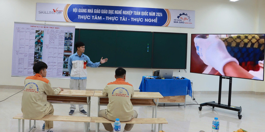 Giáo viên Trường Cao đẳng nghề Kỹ thuật Công nghệ tham gia Hội giảng Nhà giáo giáo dục nghề nghiệp toàn quốc năm 2024. Ảnh: NTCC