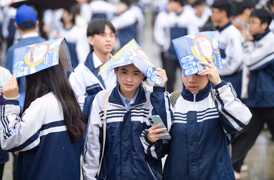 Học sinh Nghệ An tìm hiểu thông tin tuyển sinh tại Trường Đại học Vinh, ngày 17/1. Ảnh: minh họa INT