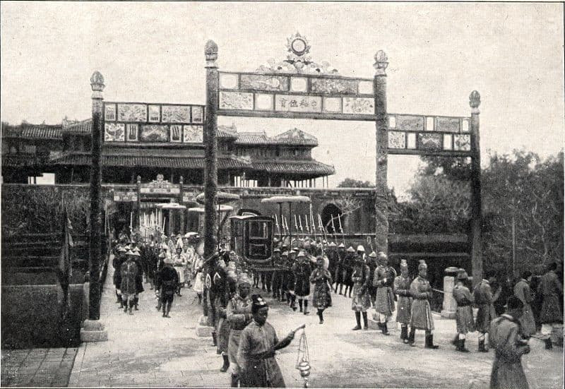 Thời Nguyễn, không ít quan lại bị hàm oan do bối cảnh lịch sử cùng nhiều nguyên nhân khác. Ảnh minh họa: ITN ca-doi-oan-khuat-vi-mot-loi-phe-1.jpg