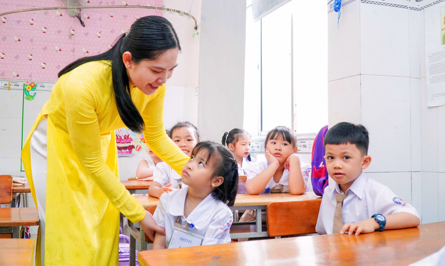 Cô trò Trường Tiểu học Ngô Quyền (TP Cần Thơ). Ảnh minh họa: Thành Thật